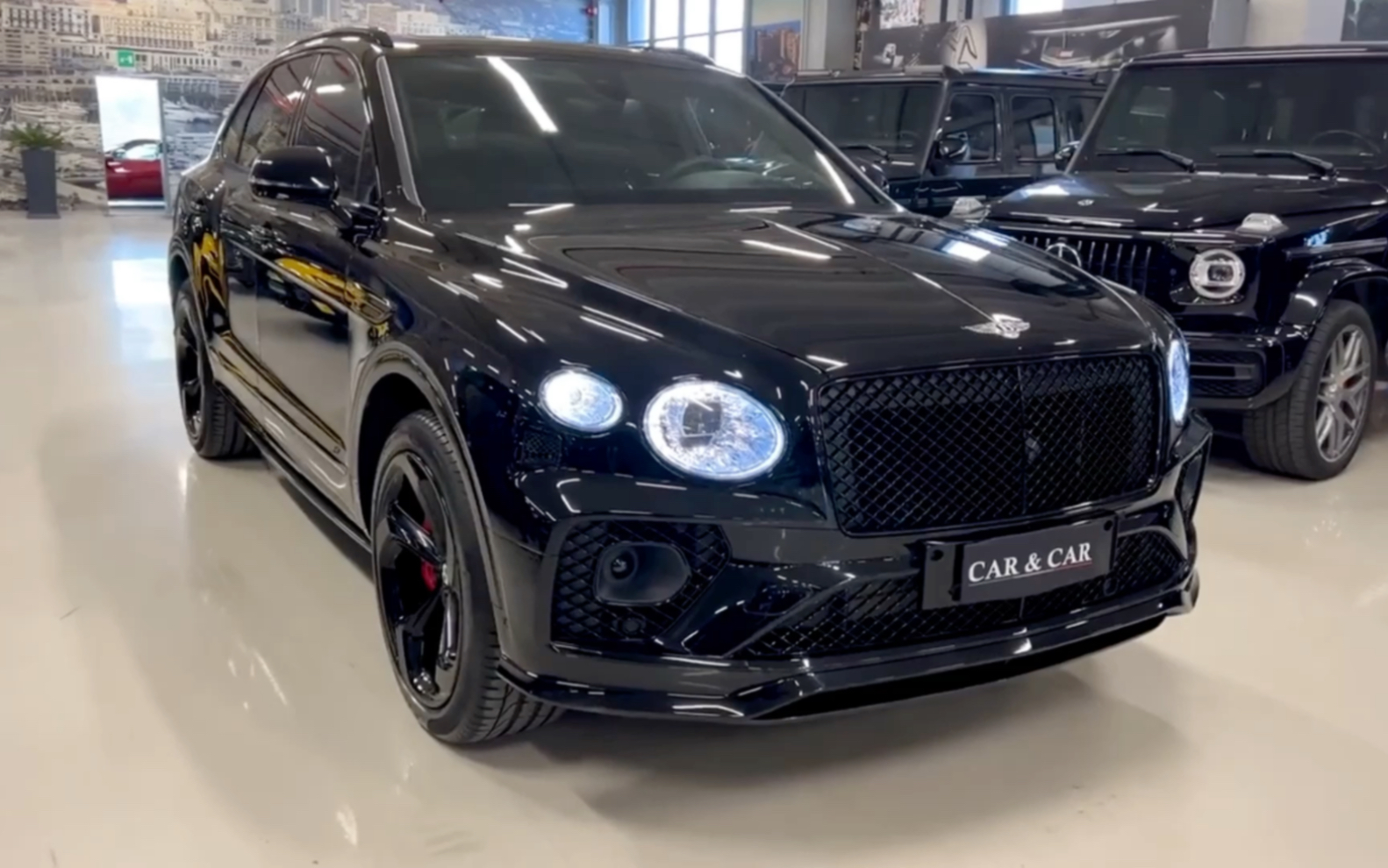 2023款欧版宾利添越4.0展厅现车320万起售