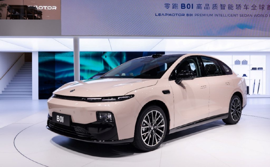 2025上海车展：零跑B01正式发布将于7月份上市