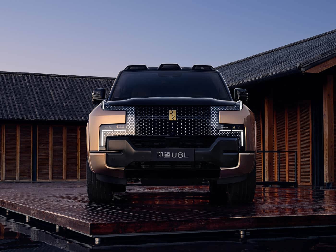 2025粤港澳大湾区车展:仰望U8L曜石黑配日珥金新配色亮相