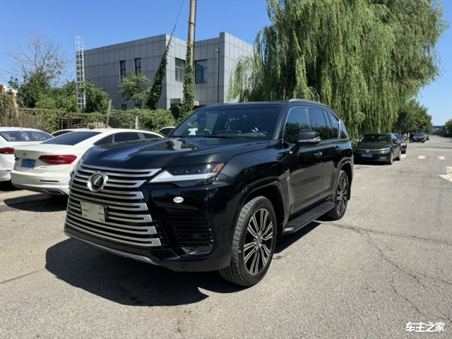 现购雷克萨斯LX墨版让利促销中 目前优惠高达1万元