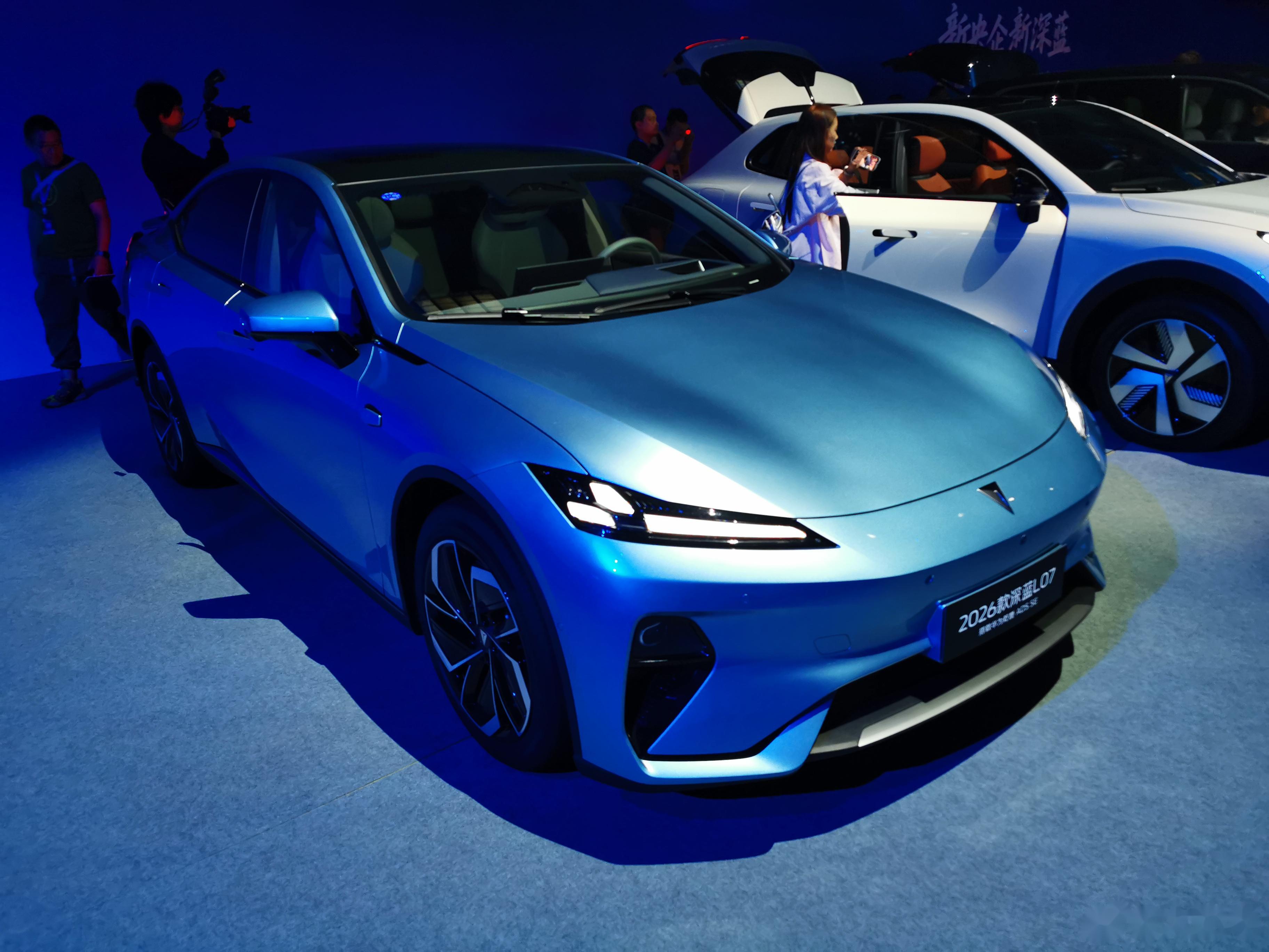 深蓝汽车升帐换帅:邓承浩出任董事长,姜海荣接棒CEO