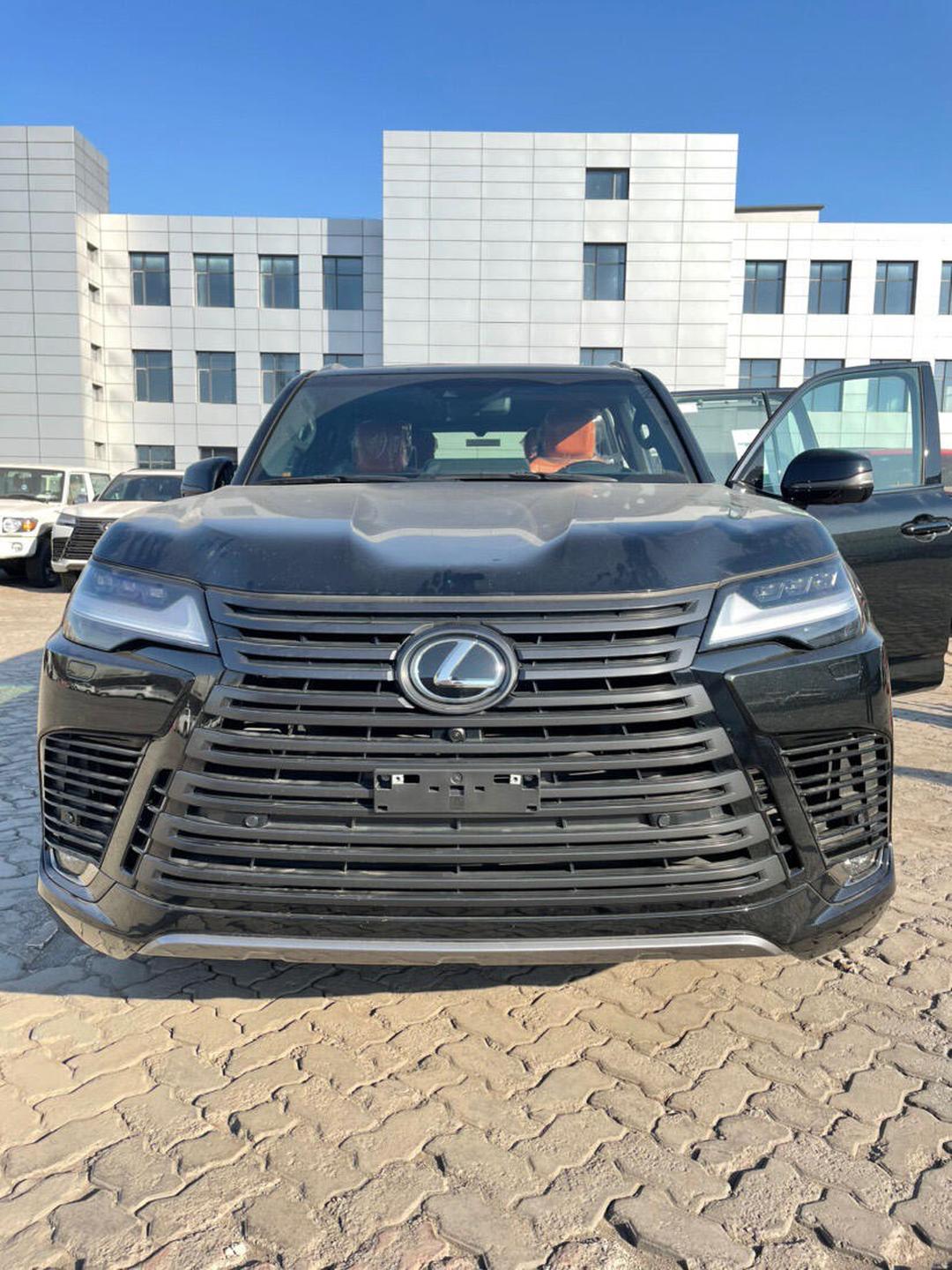 雷克萨斯LX600港口现车优惠促销