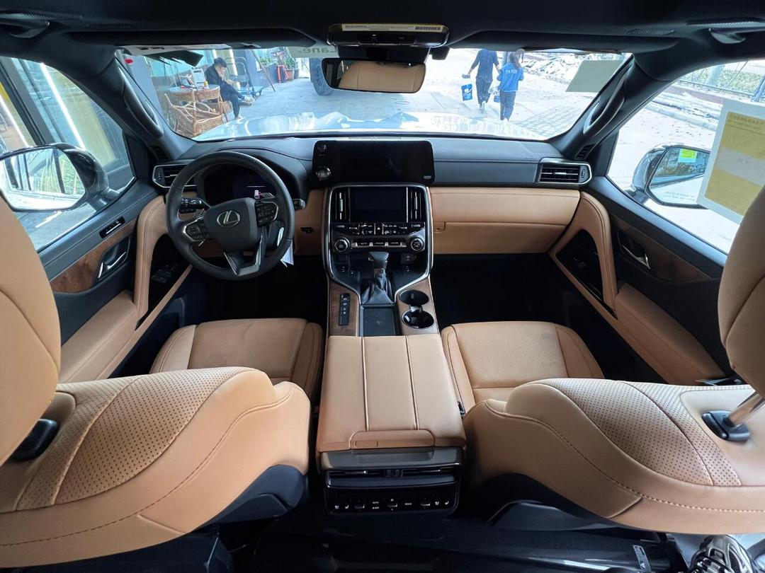 2024款雷克萨斯LX600现车起步价210万 致电享优惠价