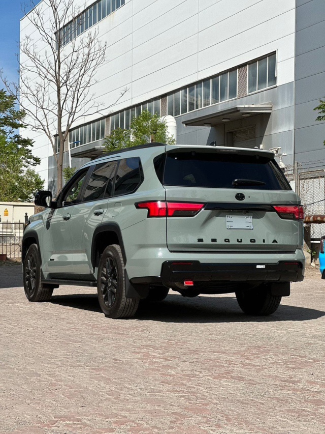 成都丰田红杉加版平价销售103万起