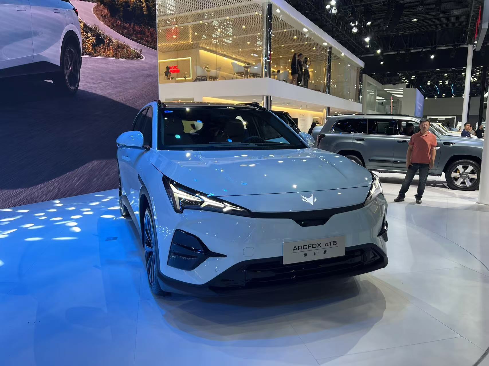 成都极狐 阿尔法T最低17.58万起售 优惠高达2.00万