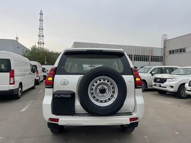 2023款中东丰田霸道2800TX柴油即将现车