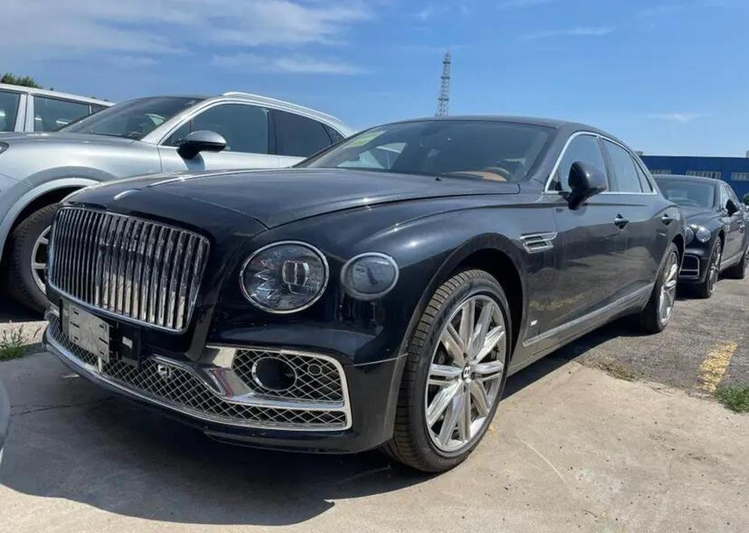 宾利飞驰价格最低300万起售 欢迎试乘试驾