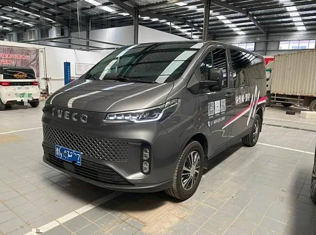 成都依维柯聚星报价11.39万起 优惠高达3.29万