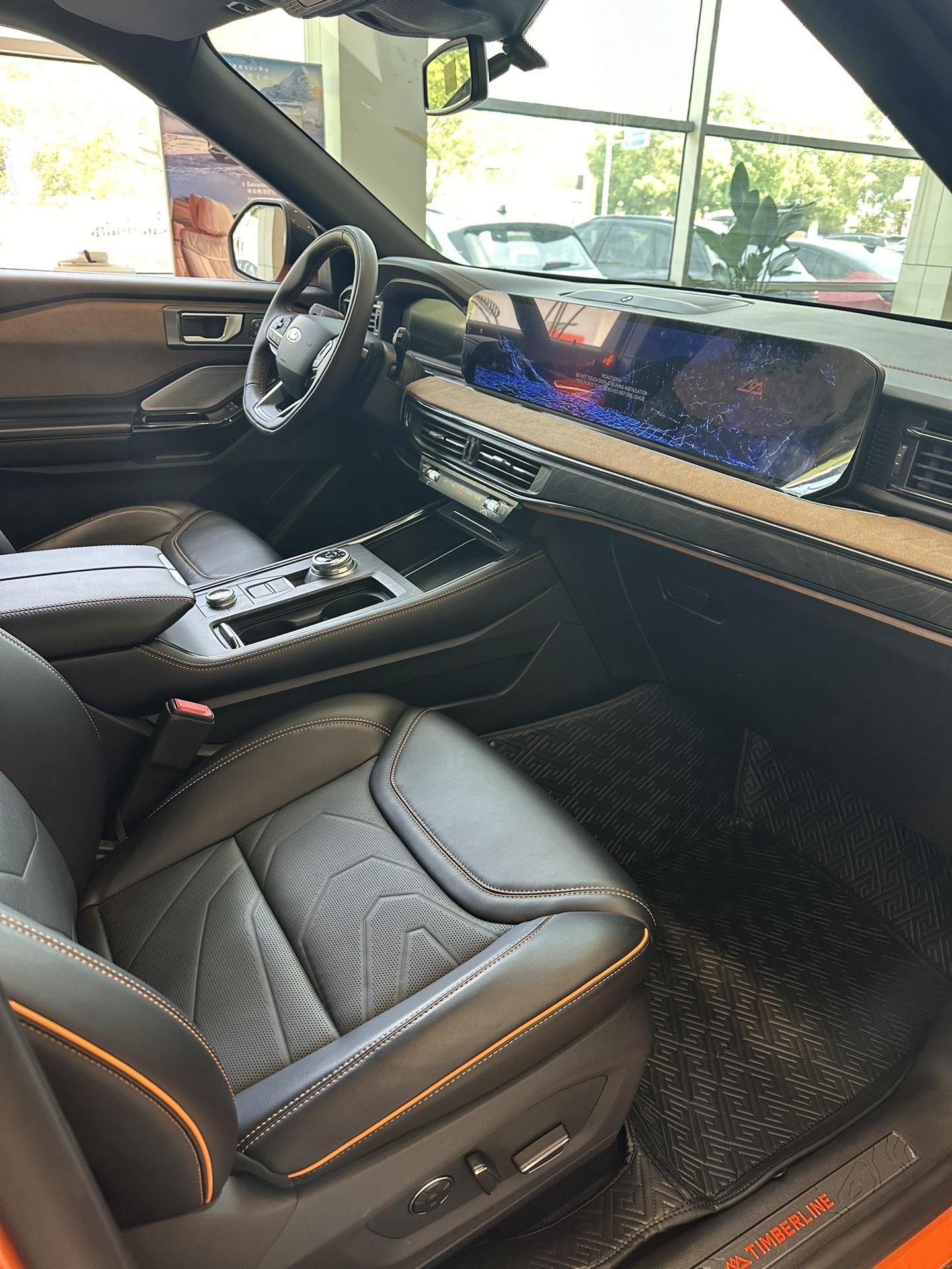 解锁近 6㎡套内面积,实拍福特探险者昆仑穿越版