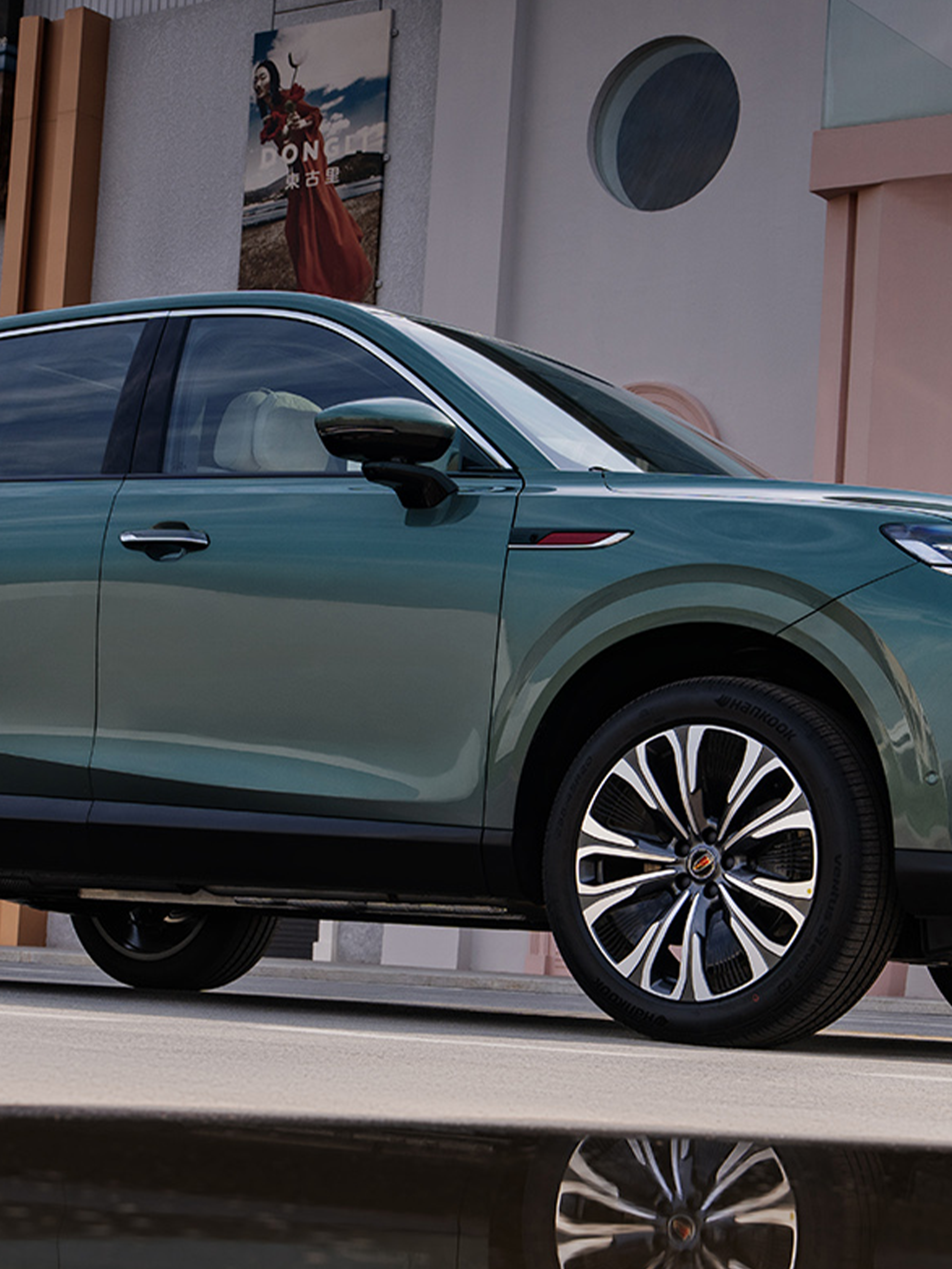 预售17.88万元起 红旗HS6 PHEV亮相广州车展