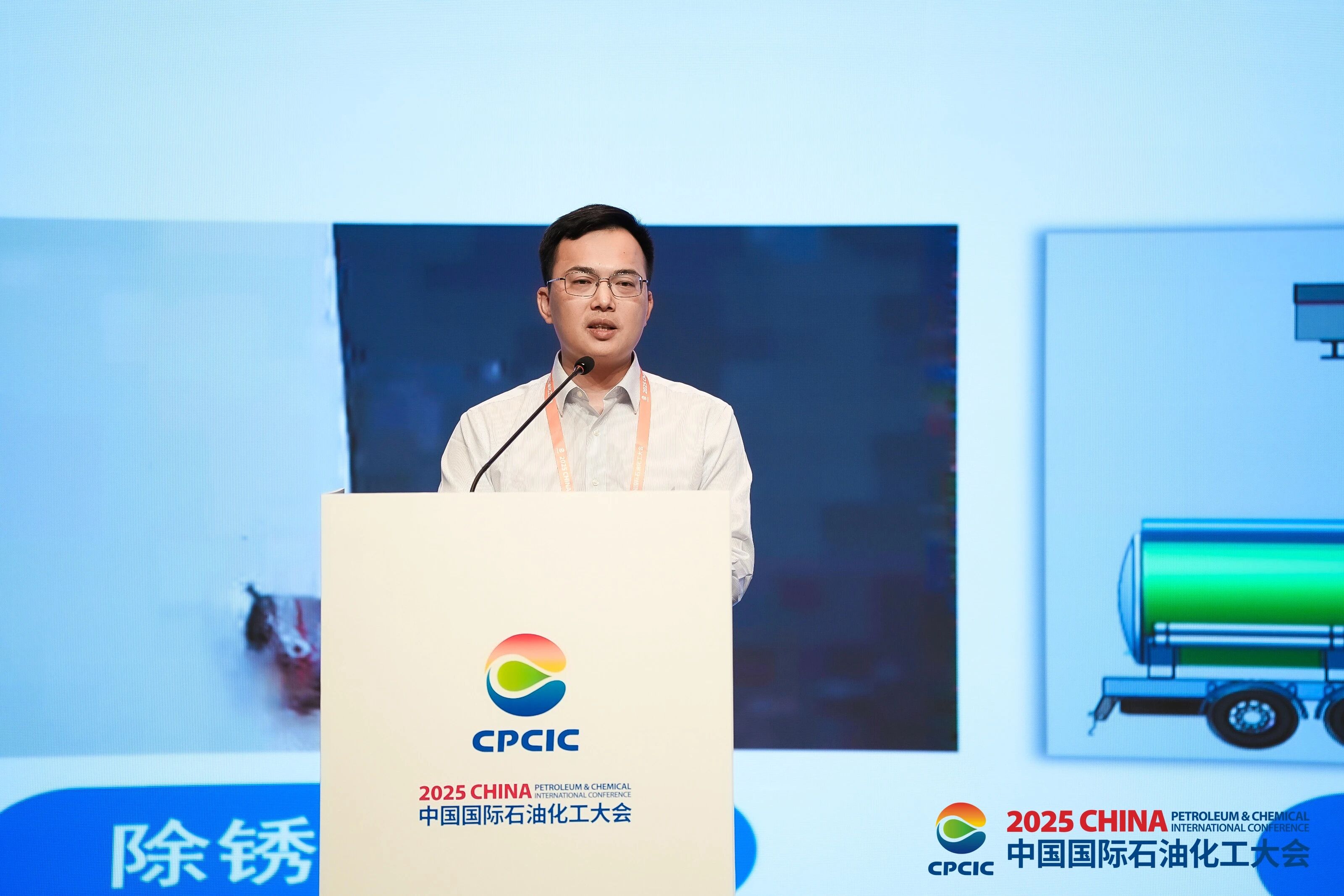 冯兴亚的两会“作业”，从自动驾驶立法到低空经济