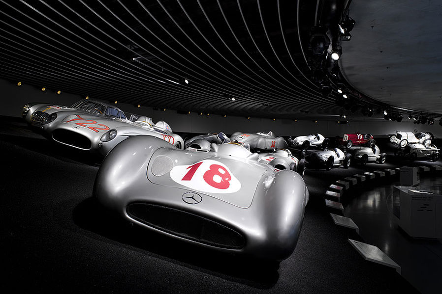 梅赛德斯-奔驰与Momenta深化合作，德国总理试乘体验点赞“中国速度”