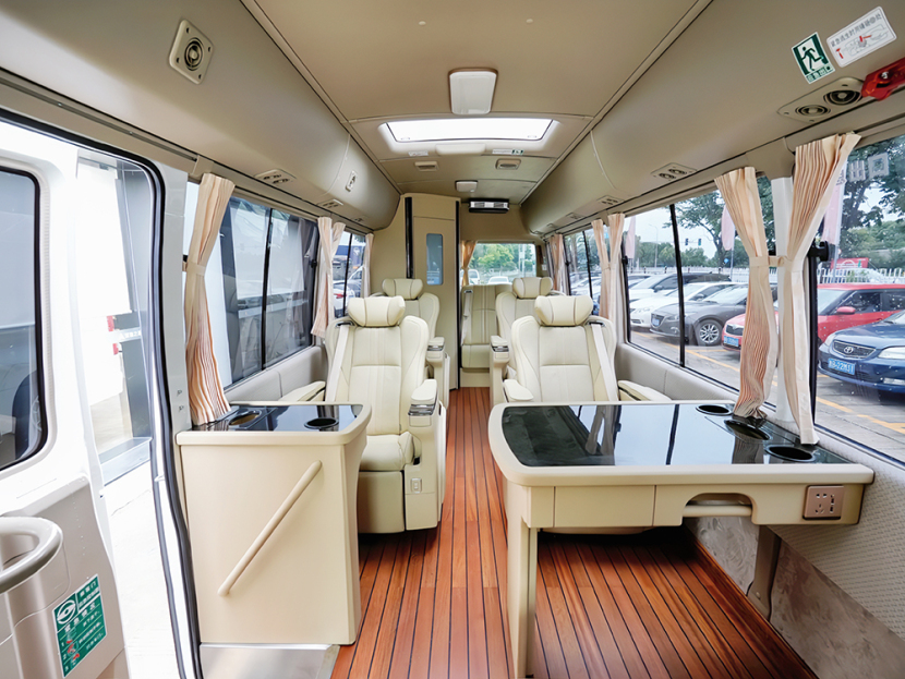 农夫山泉向亚驰汽车订购一台10座丰田考斯特