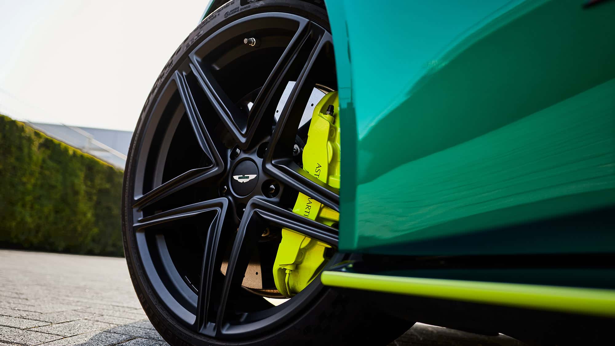 如何重塑驾驶“连接感”,首试阿斯顿·马丁Vantage S