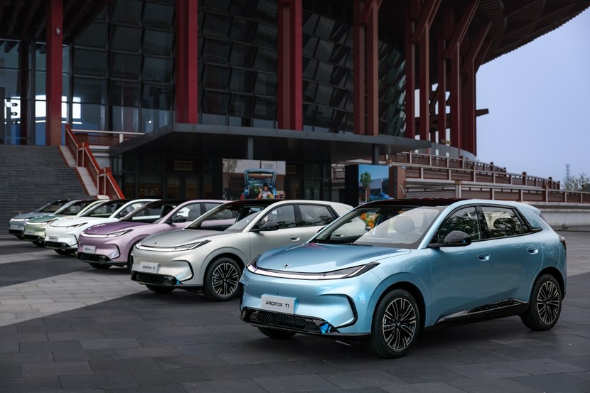 极狐T1推终身质保，上市价6.28万起