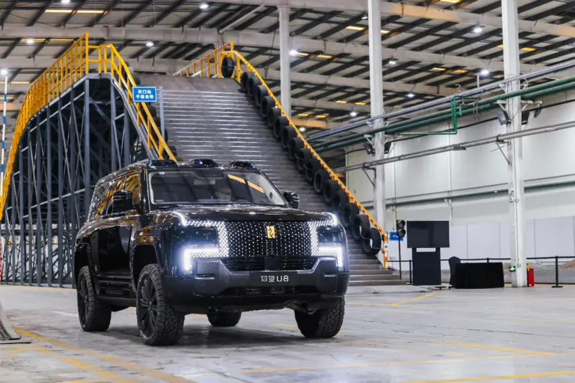 倒爬天门山,仰望U8有多野?