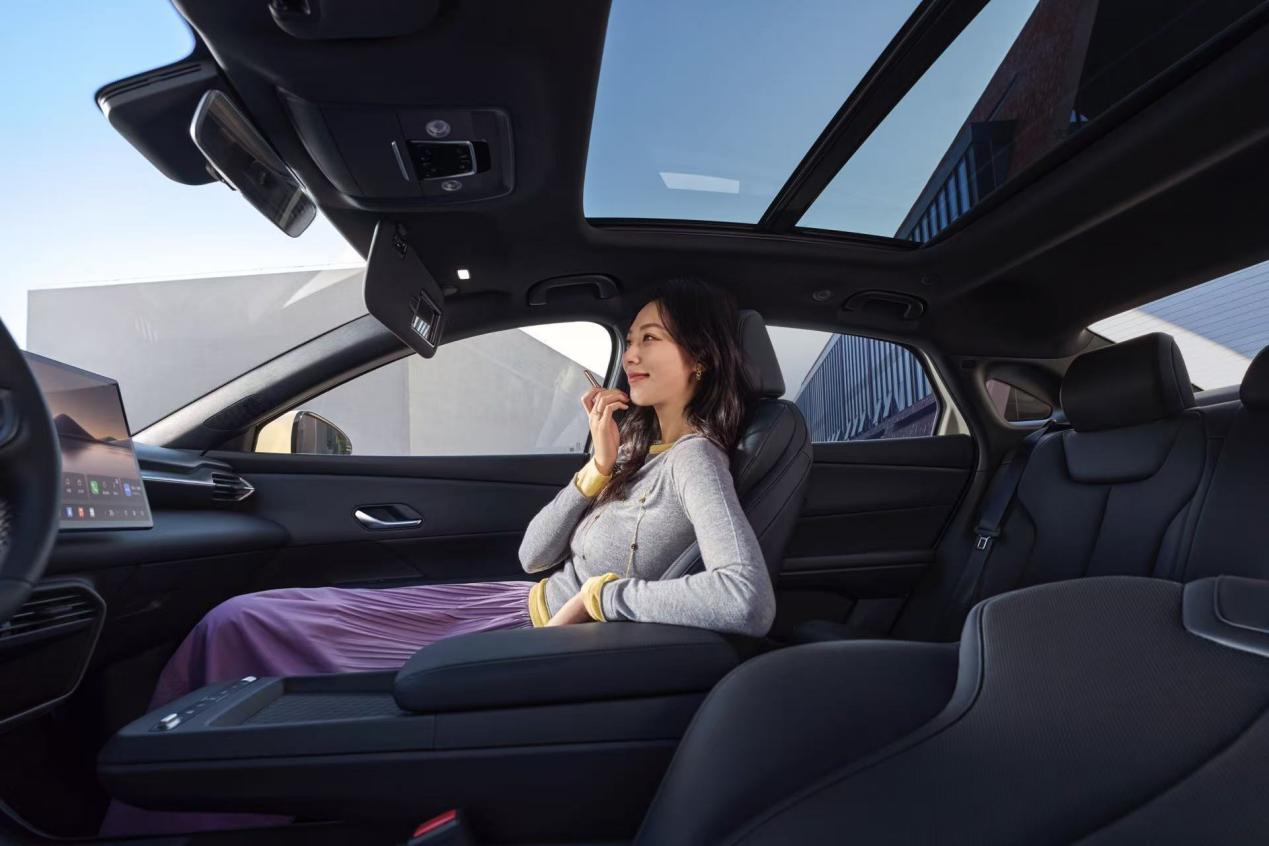 技术不妥协 价格更亲民，领汇汽车首款闪充车型e7来了