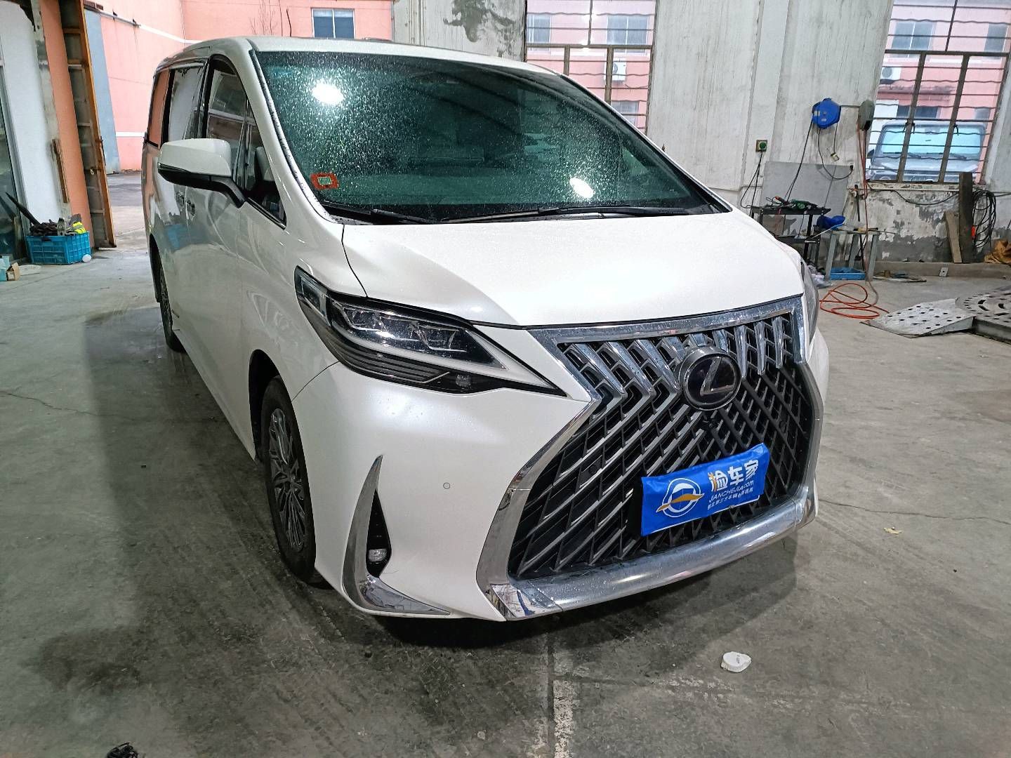 平行进口雷克萨斯LM亚洲版让利直降43万 欢迎上门试驾