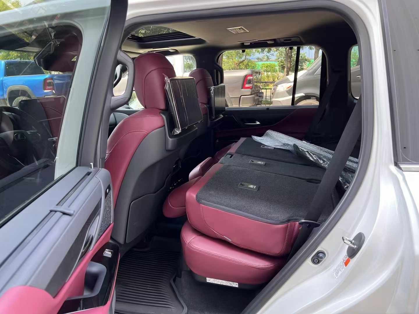 2024款雷克萨斯LX570平行进口 动力十足