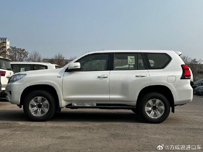 中东版2023款霸道2700TXL 气势十足设计风格