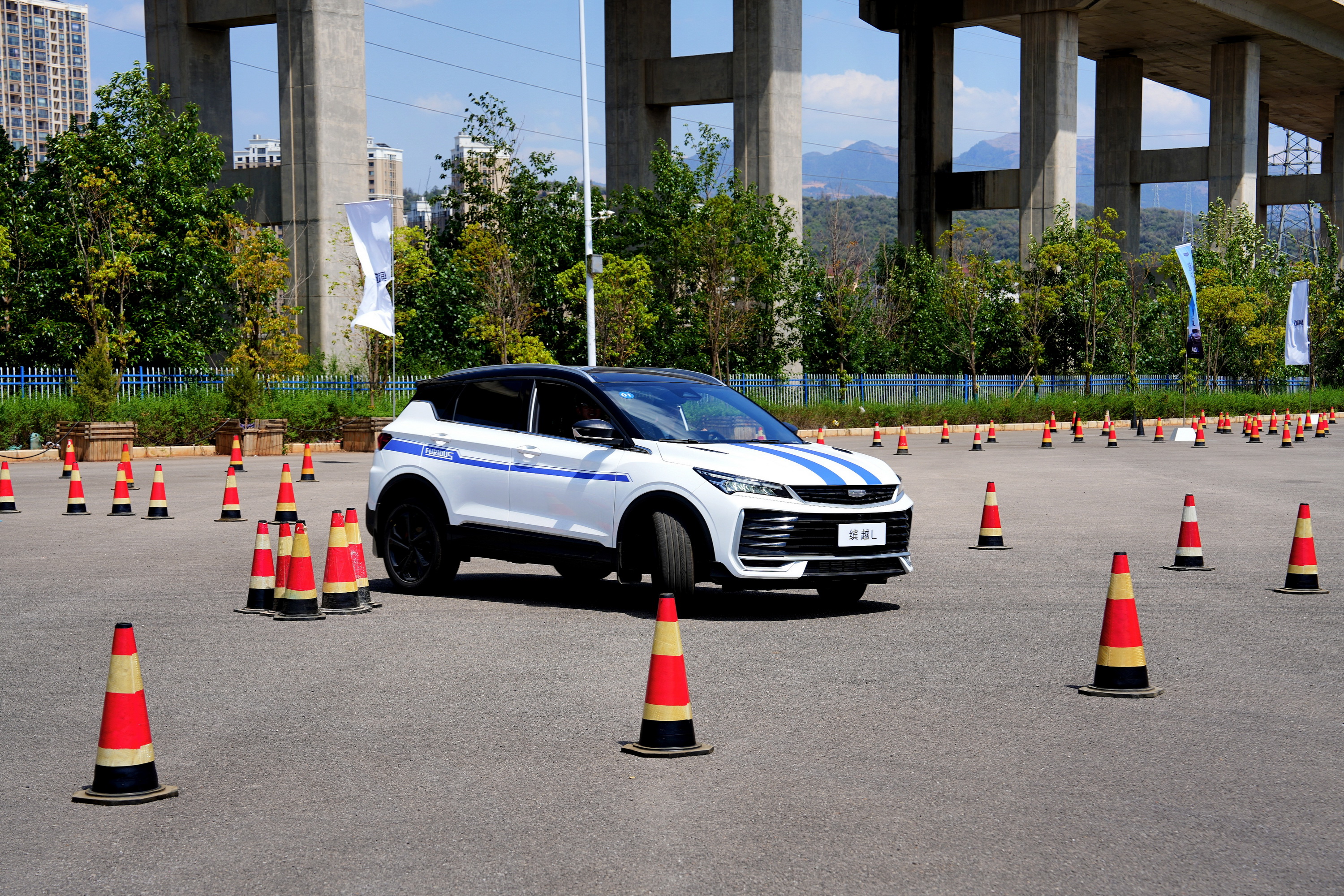 吉利缤越L超越版上市 限时先享价7.48万