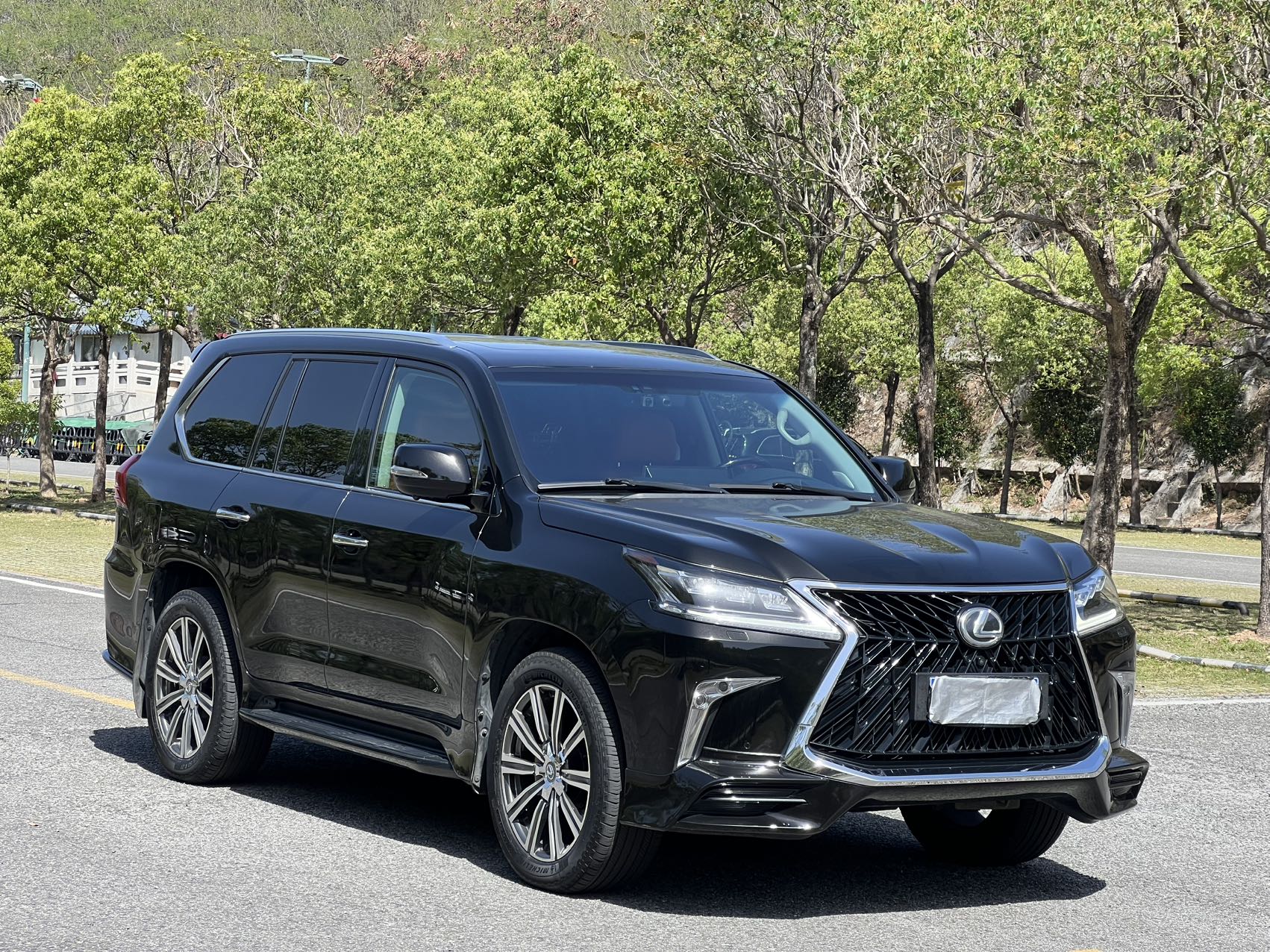 2024款雷克萨斯LX570 现车全国可分期