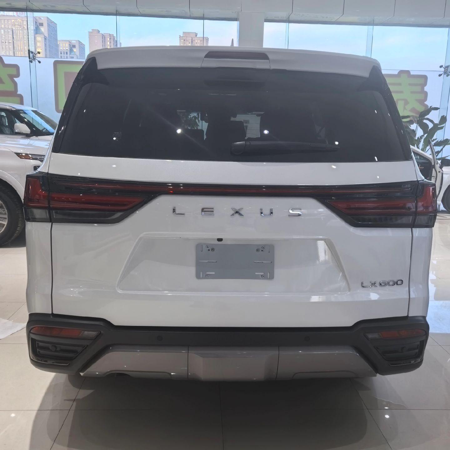 成都雷克萨斯LM欧版团购价格145万起 欢迎到店试驾