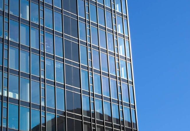 中国研究人员发明自清洁玻璃 利用电场在几秒钟内去除灰尘颗粒中国研究人员发明自清洁玻璃 利用电场在几秒钟内去除灰尘颗粒