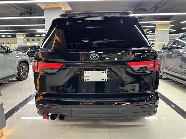 成都丰田红杉加版热销中 购车让利24万元