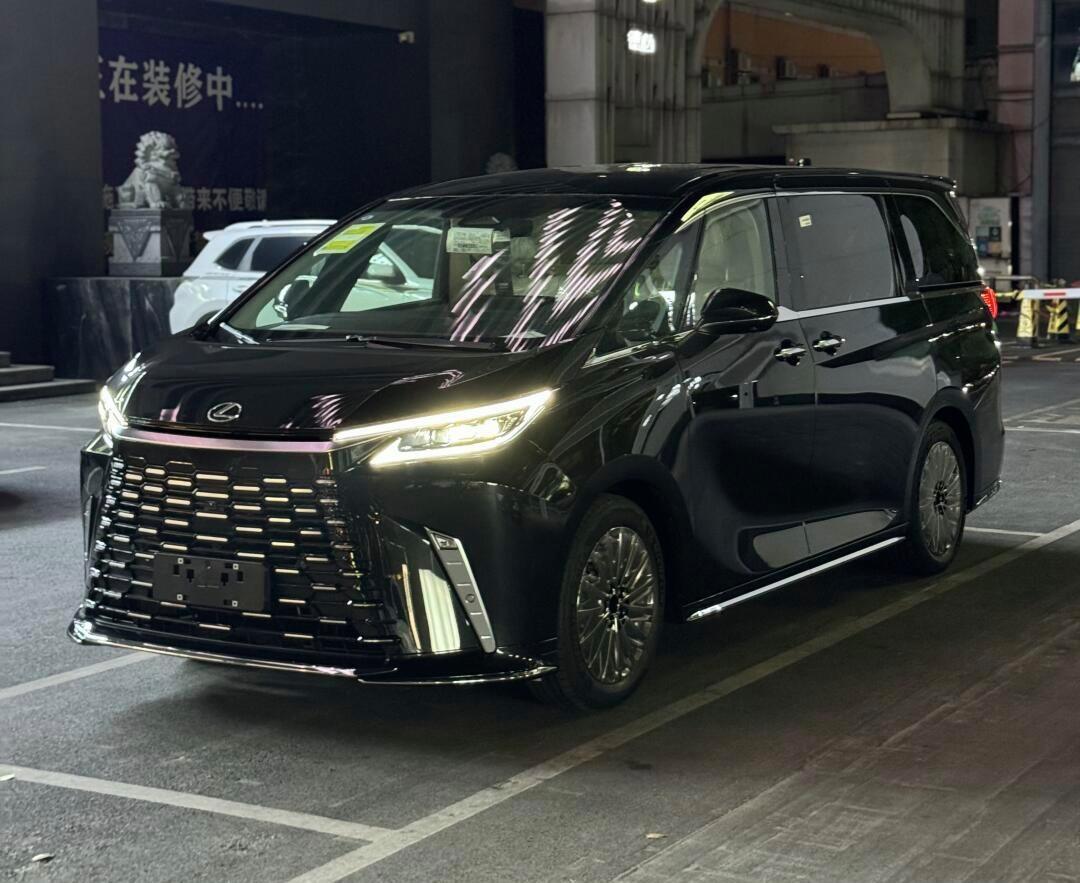 成都雷克萨斯LM欧版价格最低125万起售 欢迎前来试驾