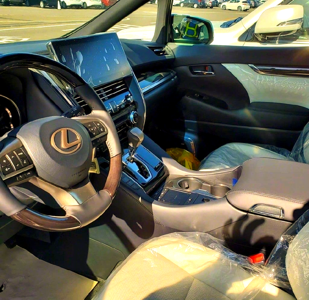 成都平行进口雷克萨斯LM亚洲版热销中 购车让利31万元