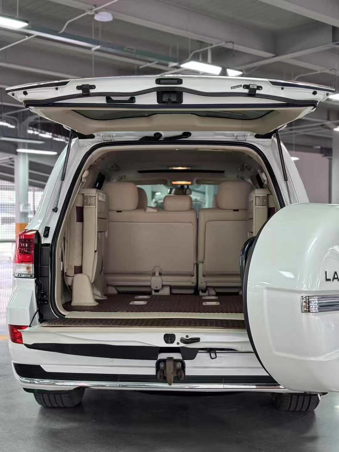 翻山越岭爬山涉水进藏越野车 丰田兰德酷路泽4000