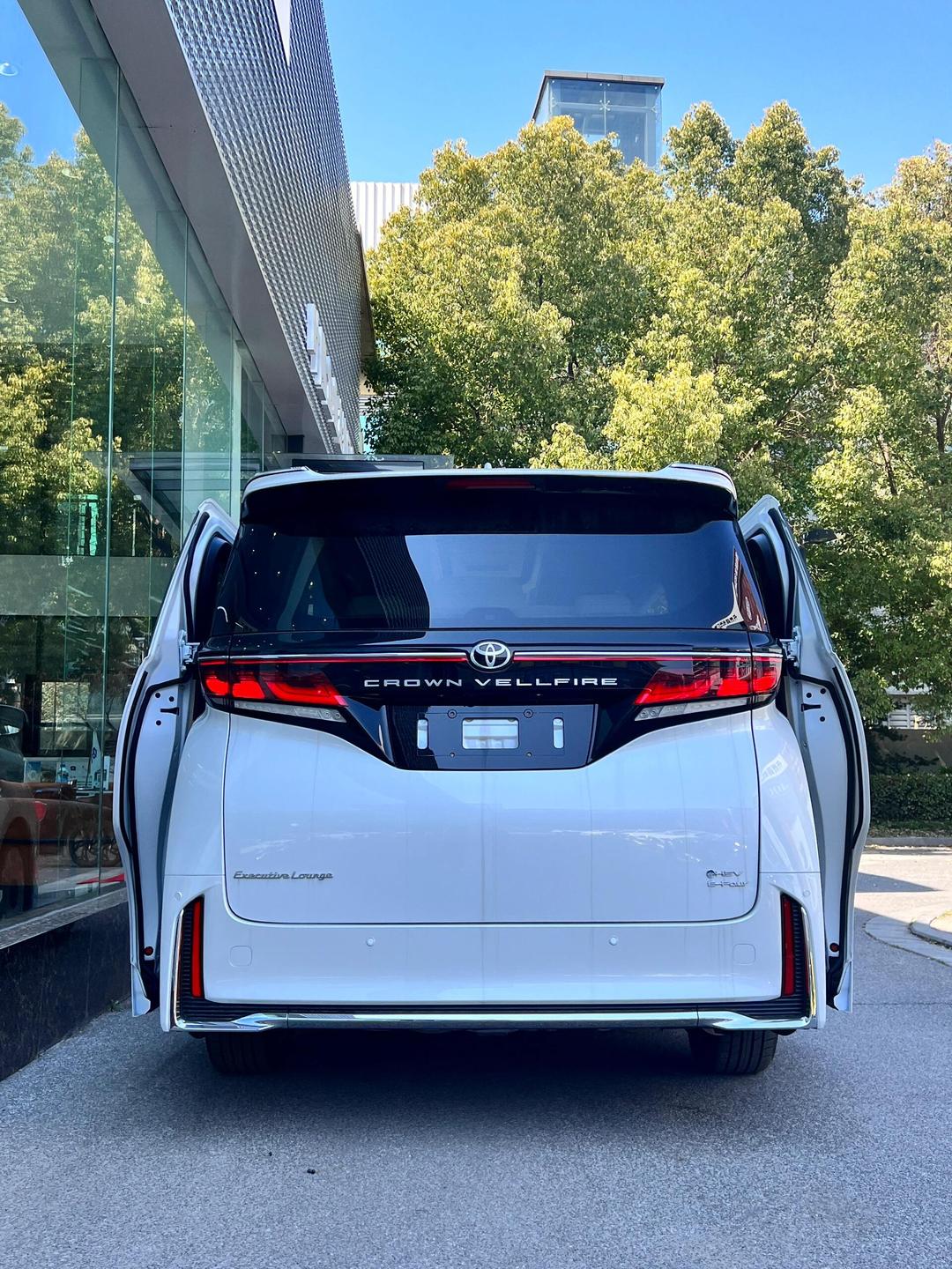 成都威尔法价格最低90万起售 欢迎前来试驾