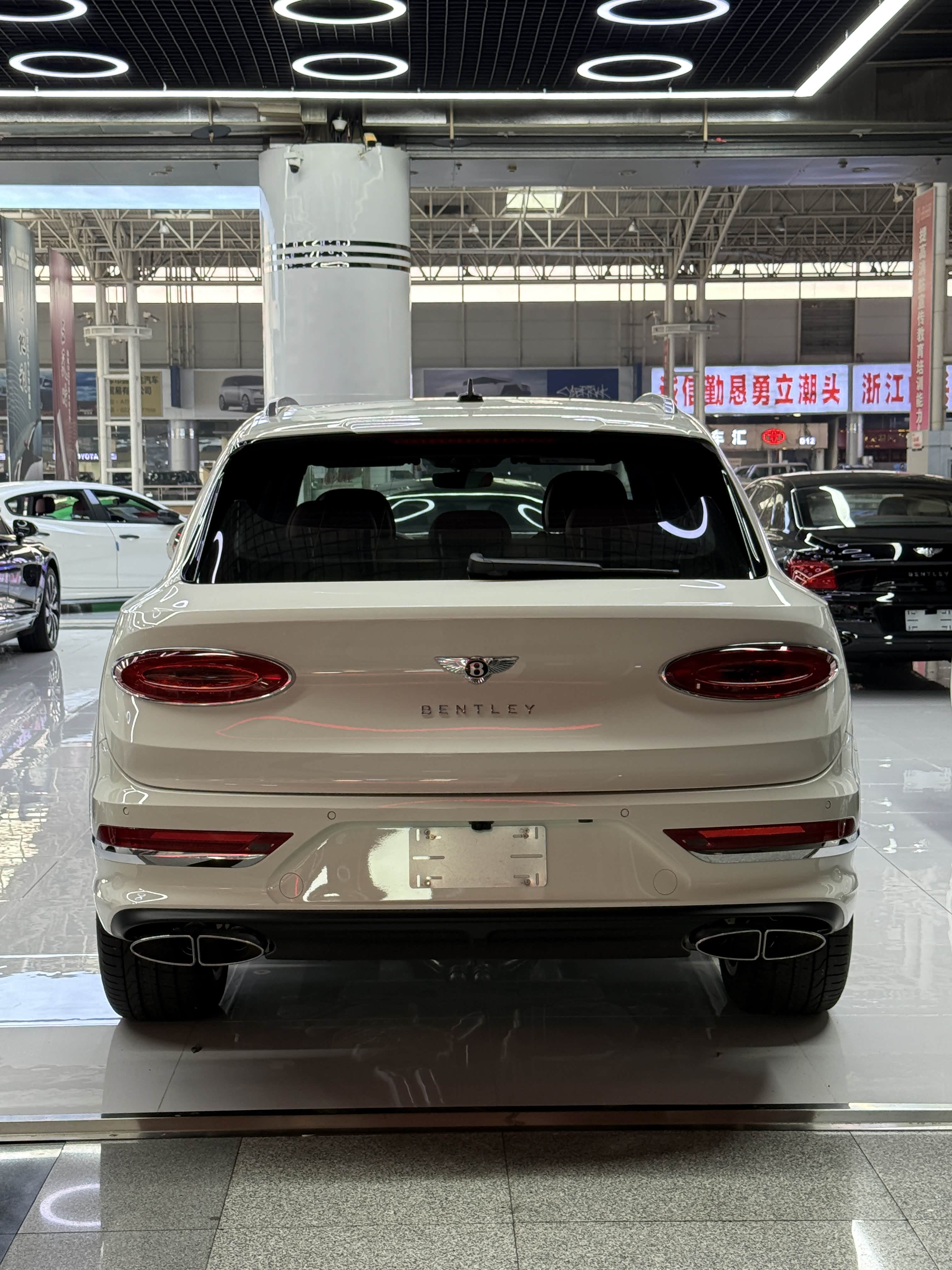 宾利添越售价203万起 欢迎到店试驾