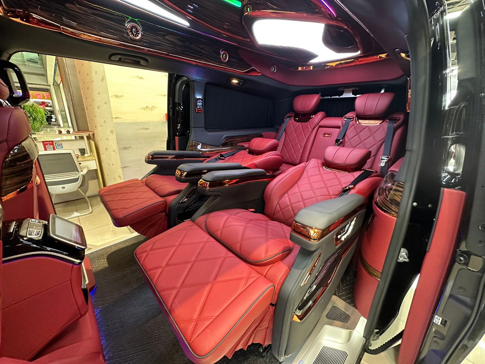 2021新款奔驰V260L商务车,傲旋大白鲨实拍体验测评