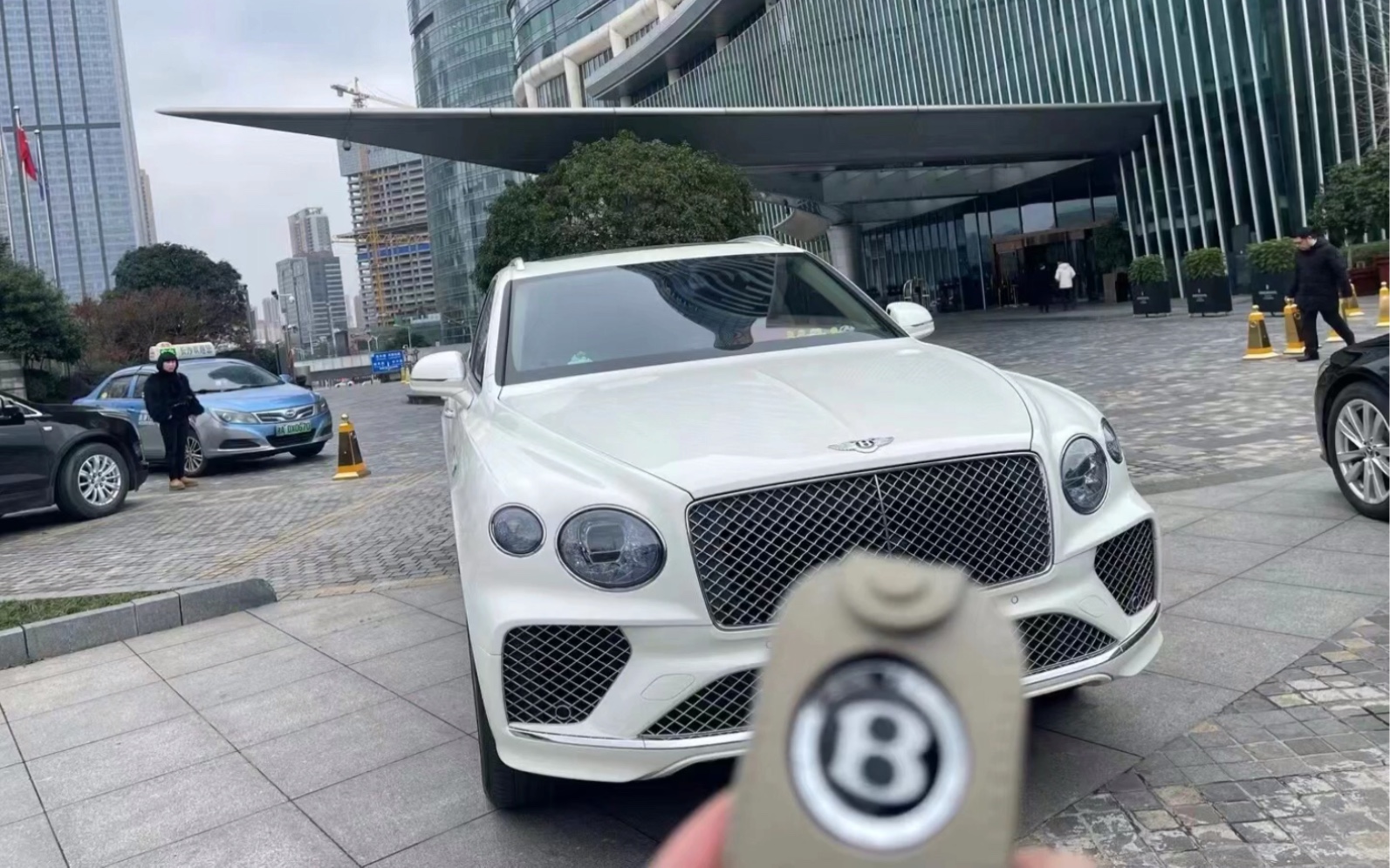 成都宾利添越钜惠73万元 仅203万可入手