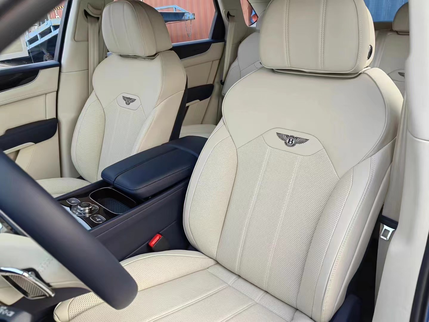 现购添越享73万优惠 欢迎前来试驾