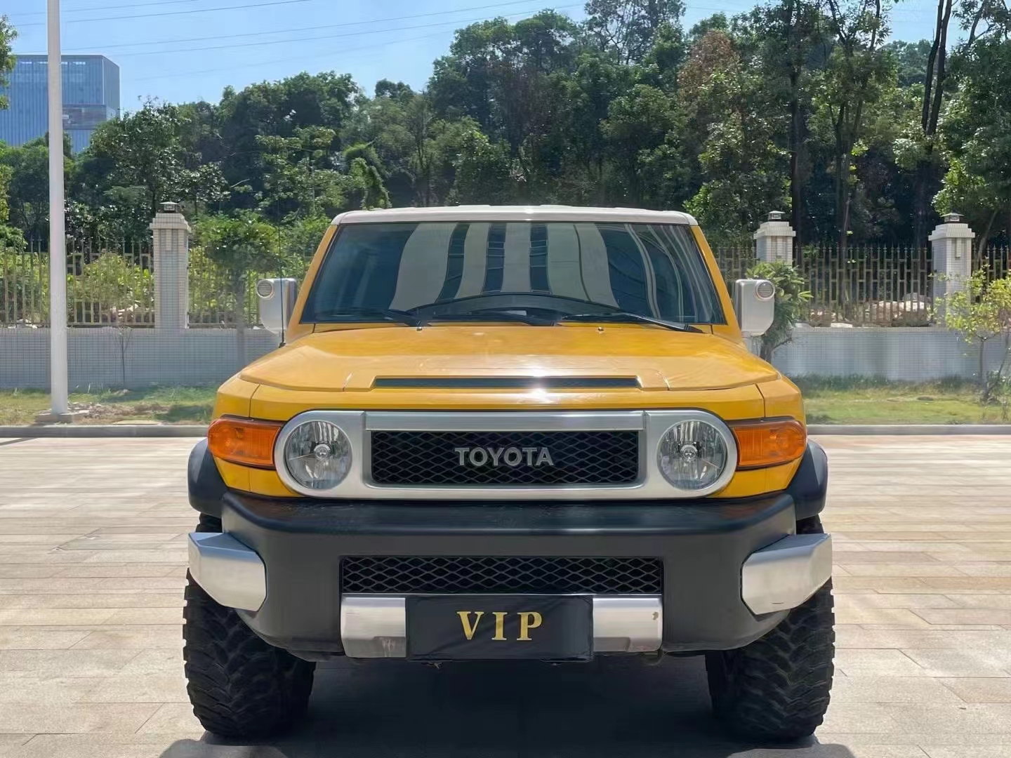 成都平行进口丰田FJ酷路泽中东版价格最低43万起售 售四川