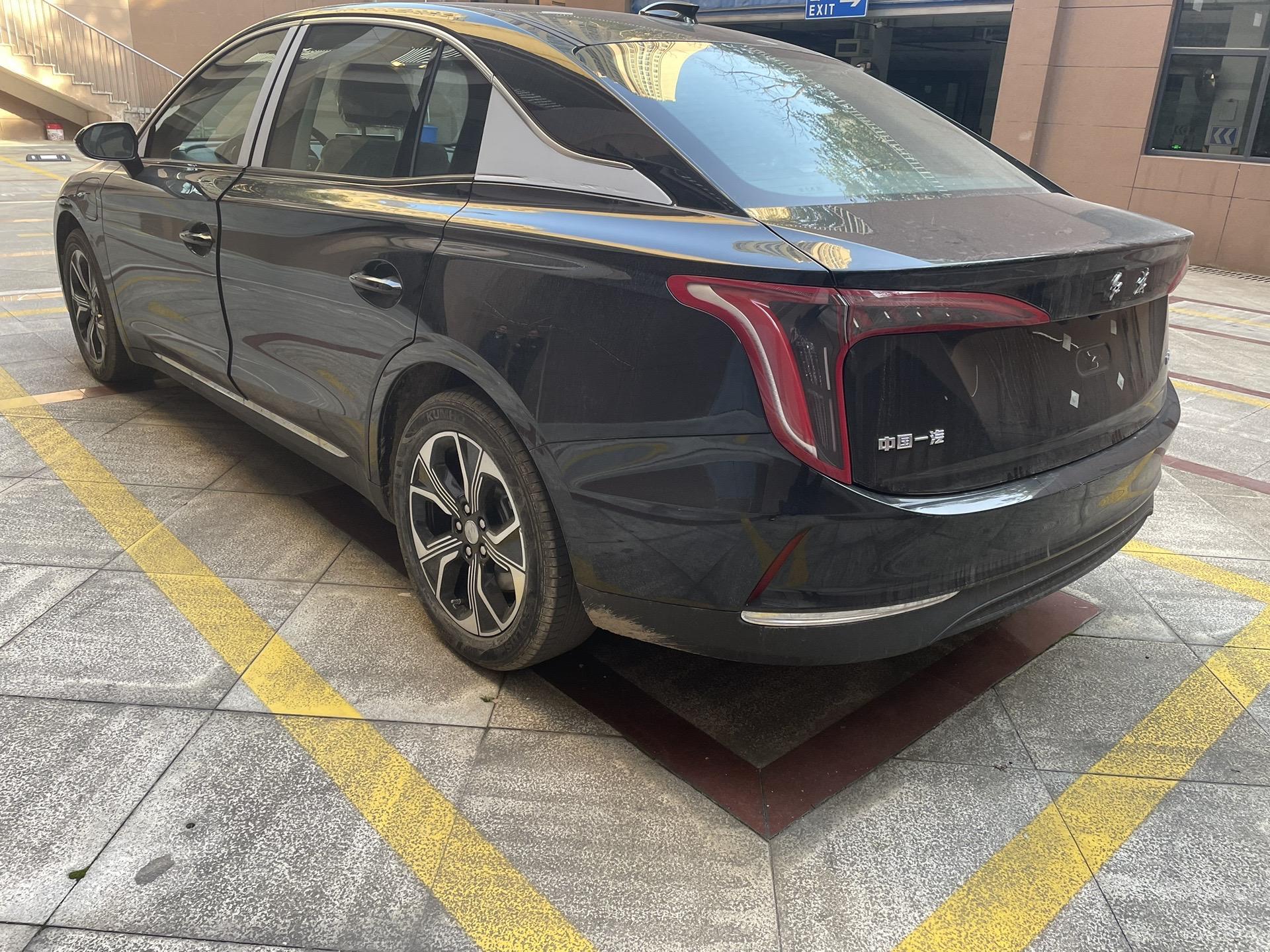 青白江红旗E-QM5优惠高达5.00万 最低仅售7.18万