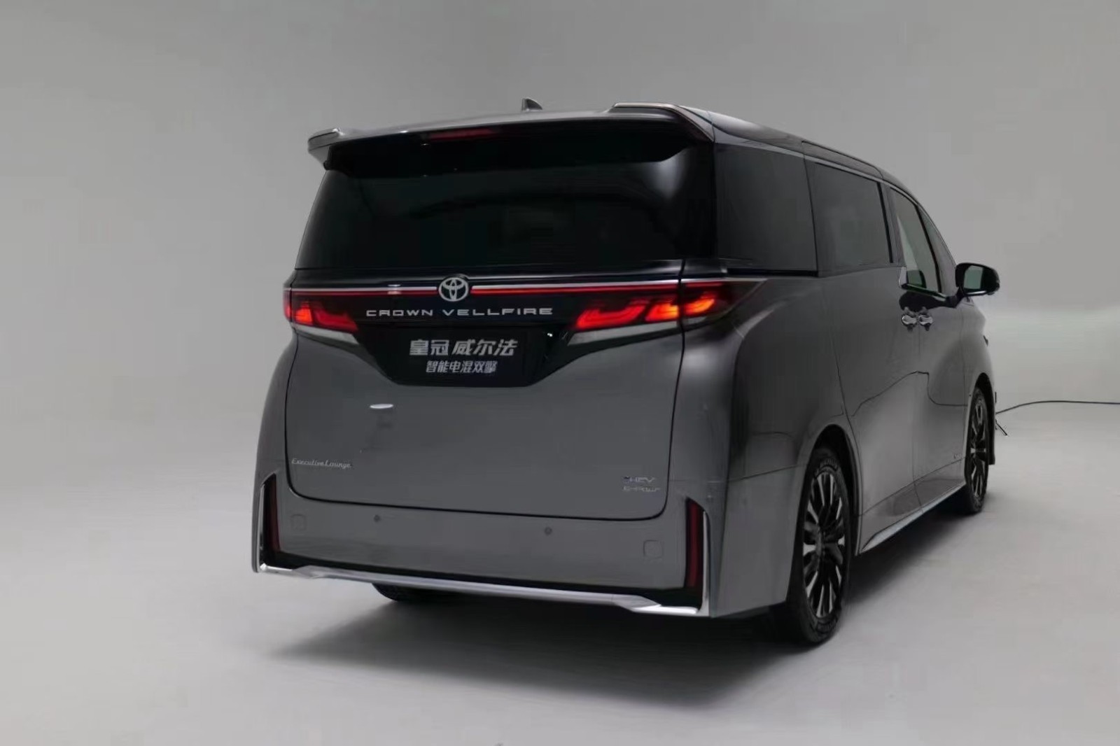 成都威尔法团购价格90万起 欢迎前来试驾