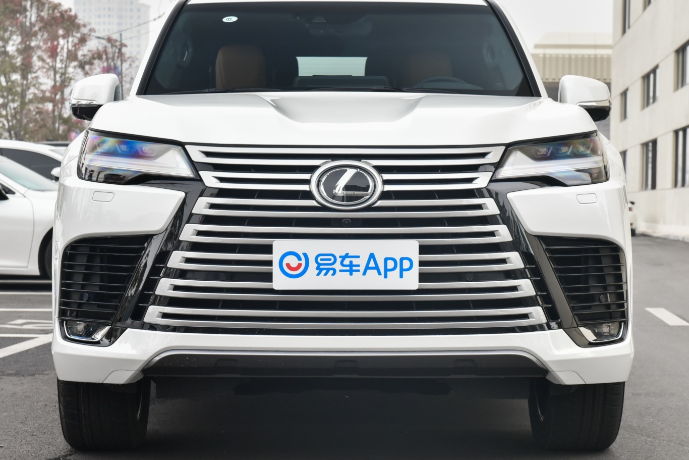 郫县雷克萨斯LX价格125.00万起 暂无优惠