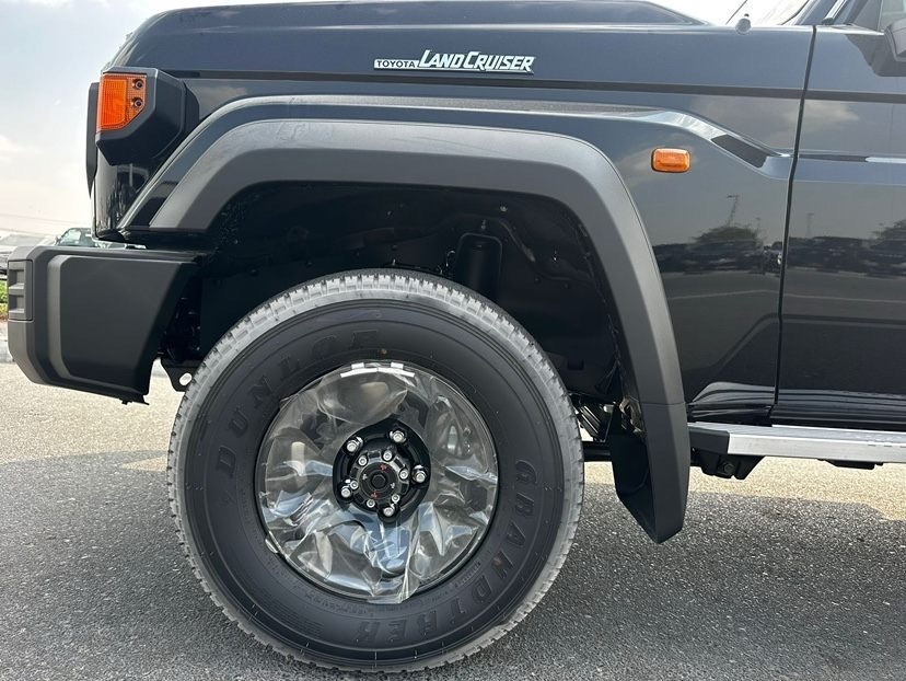 成都酷路泽70系列中东版目前售价60万起 欢迎试乘试驾