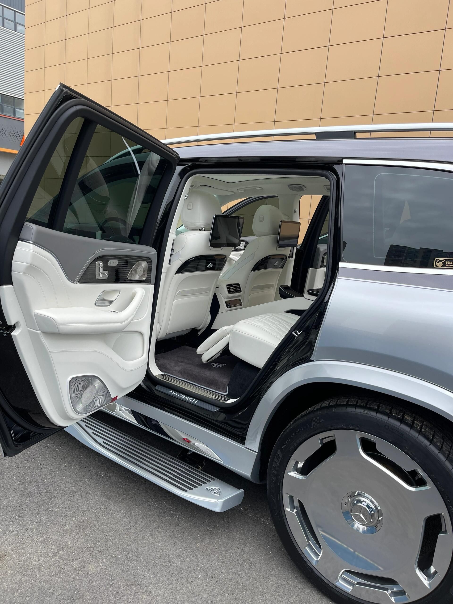 2025迈巴赫GLS级美版全系热销中 限时优惠高达40万元