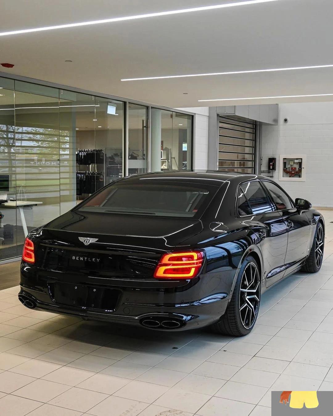 奔驰授权 匠心之作,傲旋豪华商务车(宾利黄)实拍照片