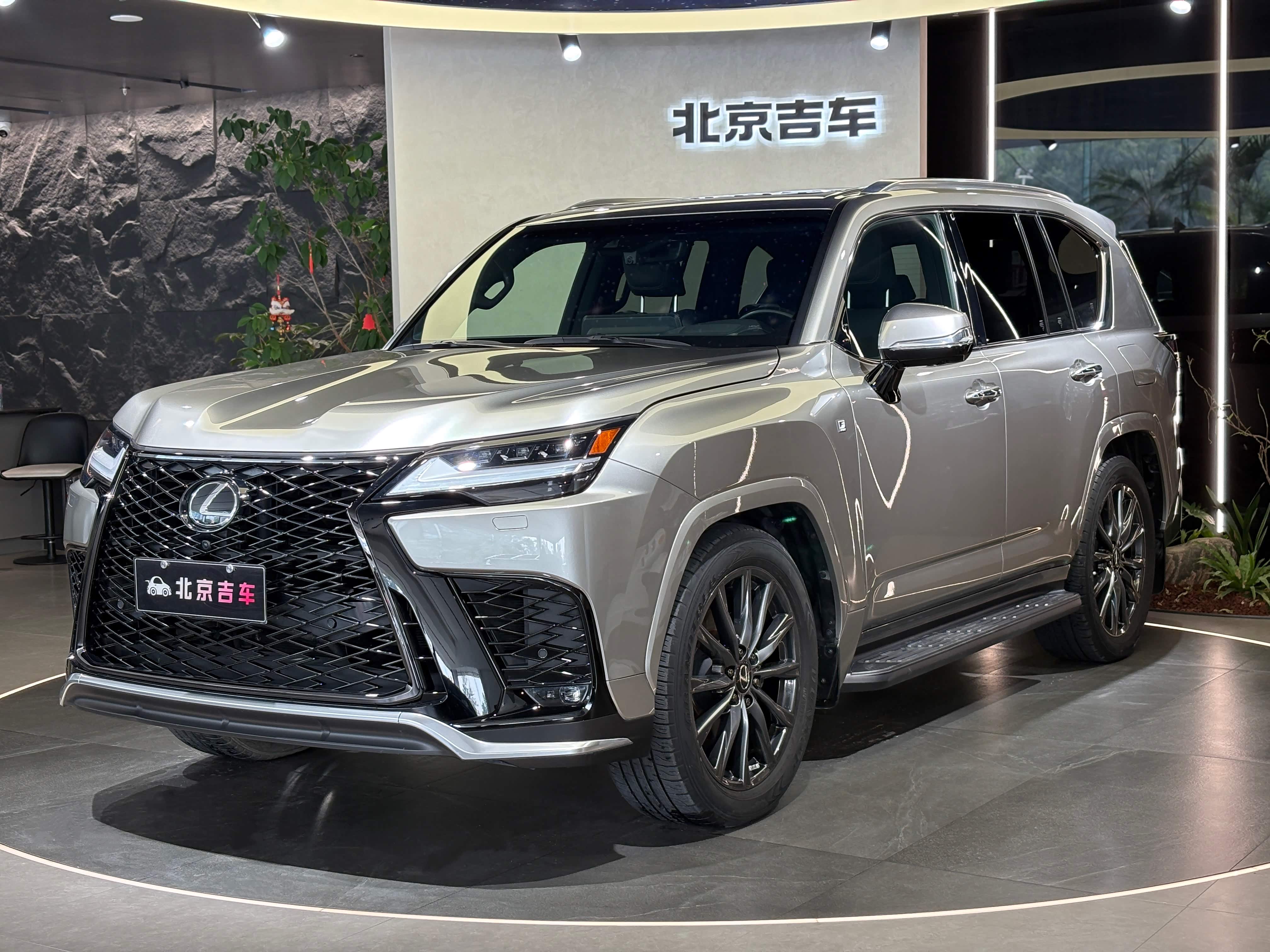 成都平行进口雷克萨斯LX中东版目前售价126万起