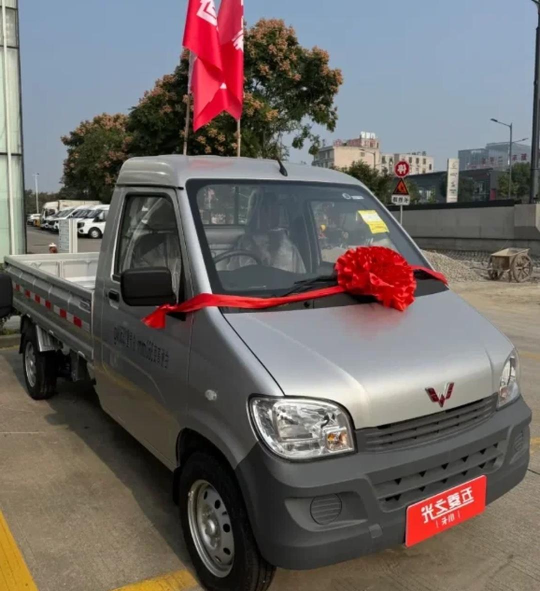 成都五菱之光小卡最新报价3.39万起 最高优惠0.30万