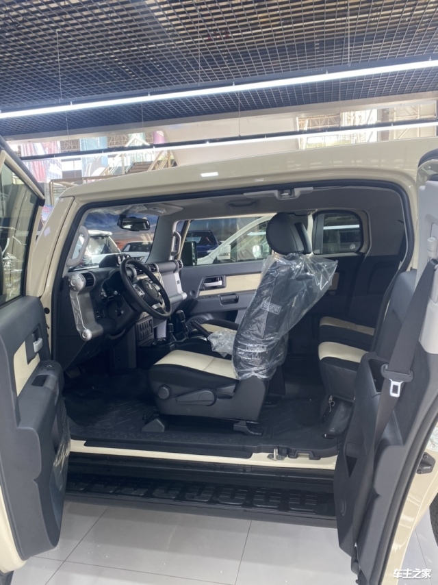 现购FJ酷路泽中东版让利17万 欢迎到店试驾