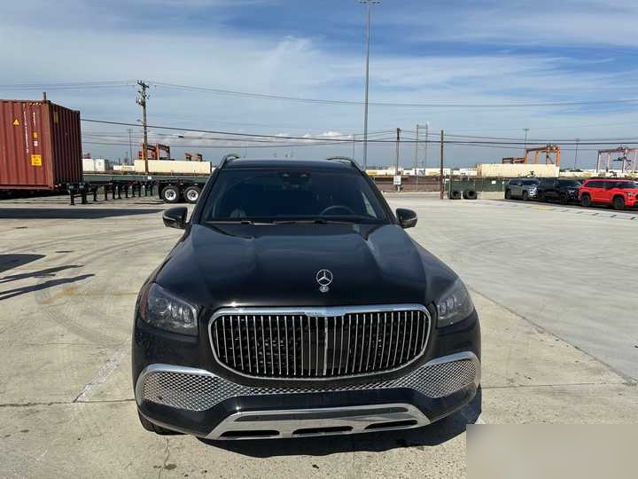 成都平行进口奔驰迈巴赫GLS级加版提供试乘试驾 限时优惠高达30万元