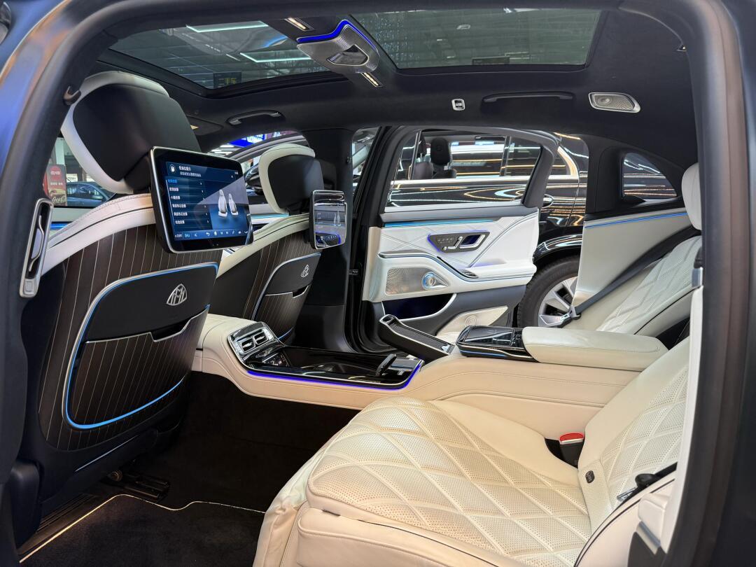 成都迈巴赫S级美版降价促销中 限时优惠高达32万元