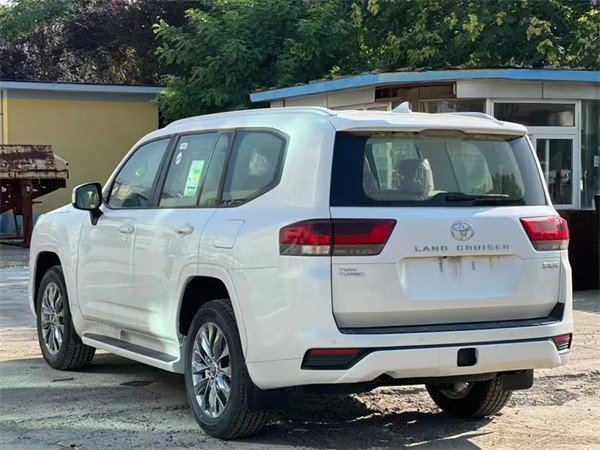 2022款酷路泽5700VXS顶配国六 全国上牌